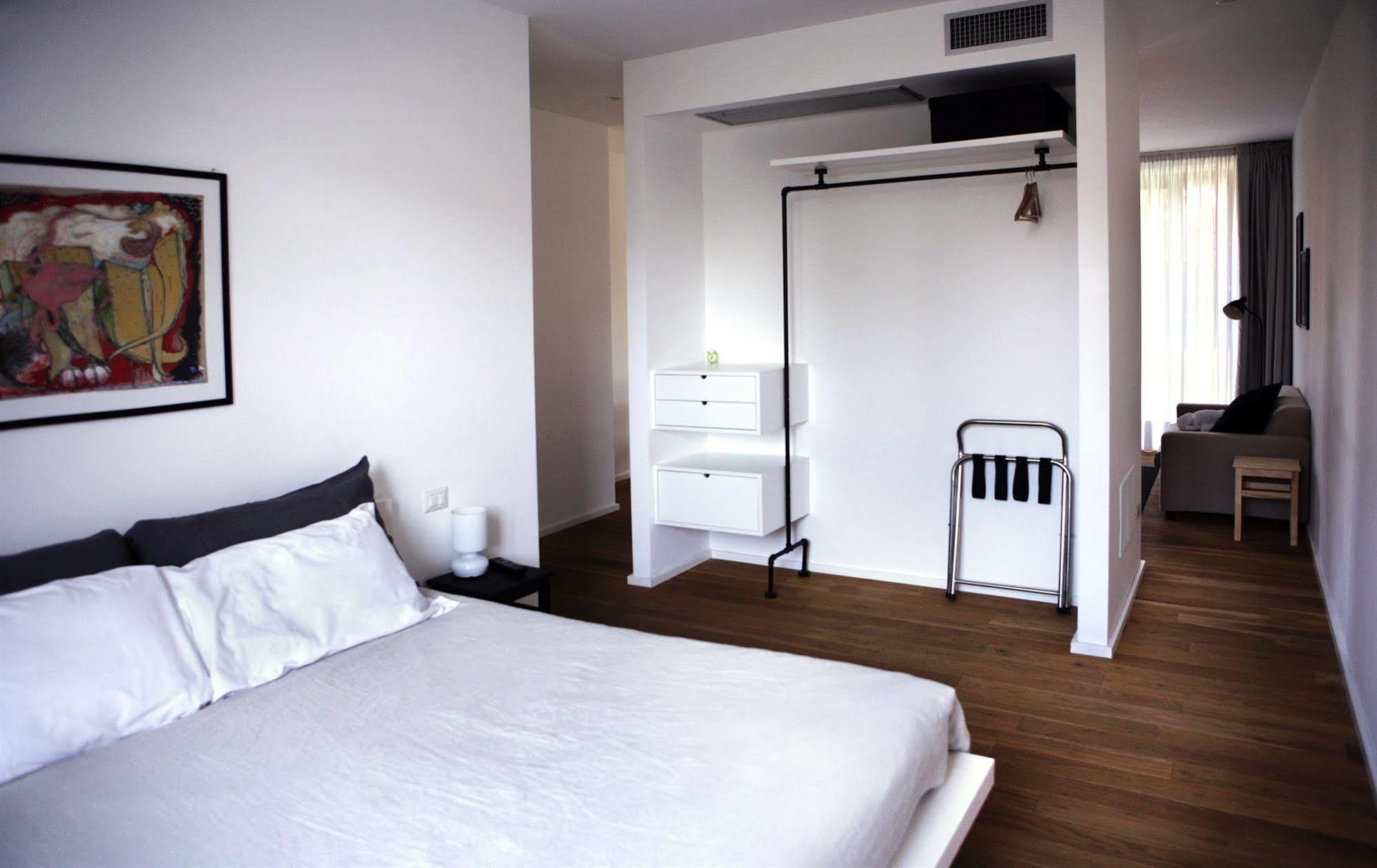 Mxp Rooms Guest House Cardano Al Campo Εξωτερικό φωτογραφία
